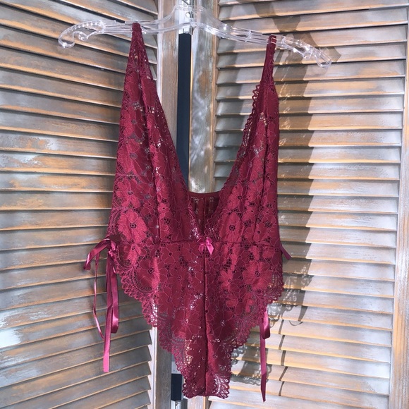 Lingerie - Picture 2 of 3